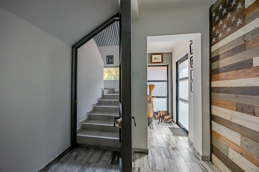 6 Bedroom Property for Sale in Flamingo Vlei Western Cape